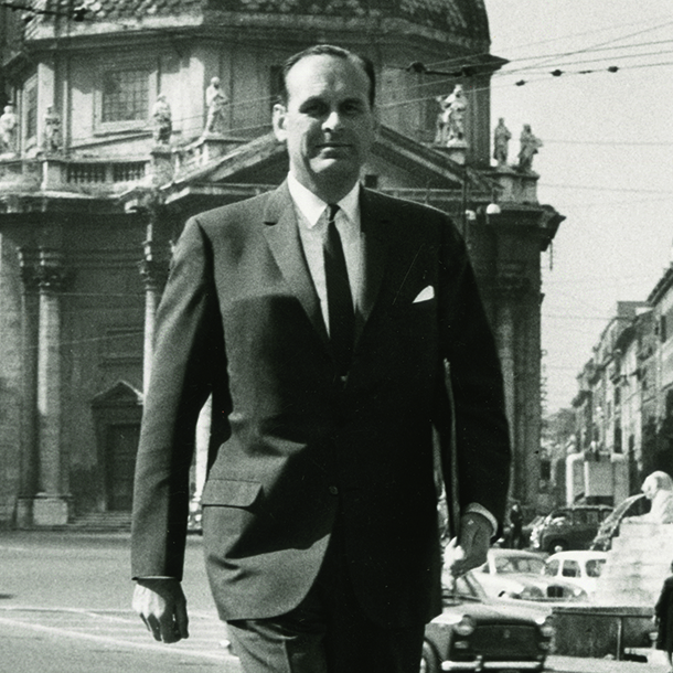 Frank Hoch walking down a street in Zurich