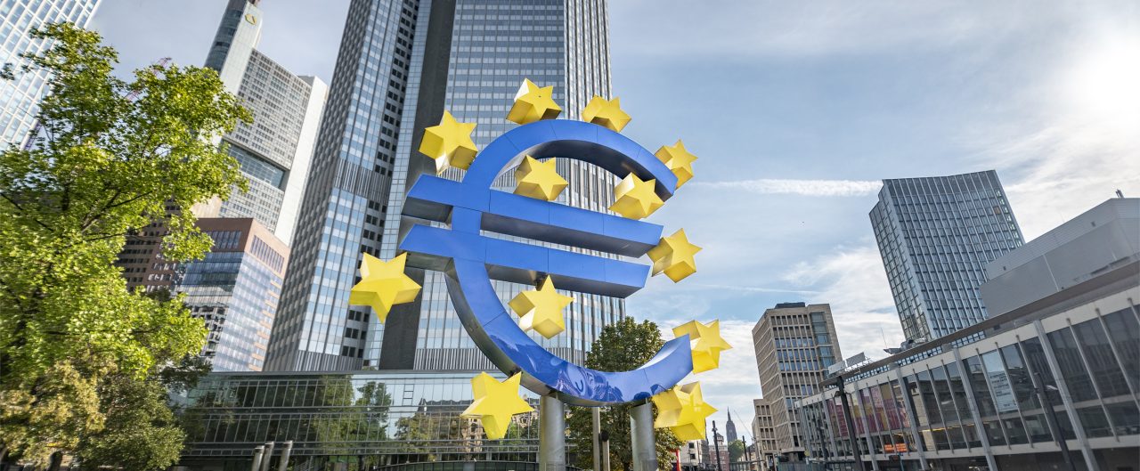 Euro-Symbol Statue in Frankfurt