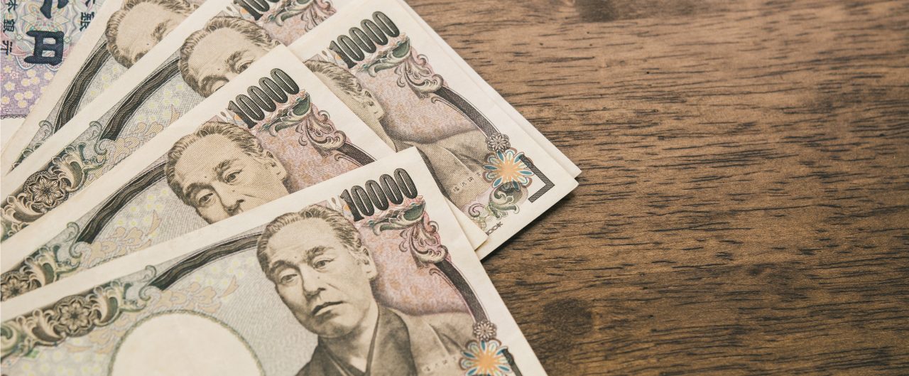 Ten thousand Japanese Yen banknotes on wood table