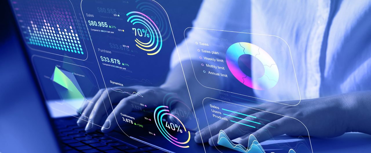 Advisor using KPI Dashboard on virtual screen