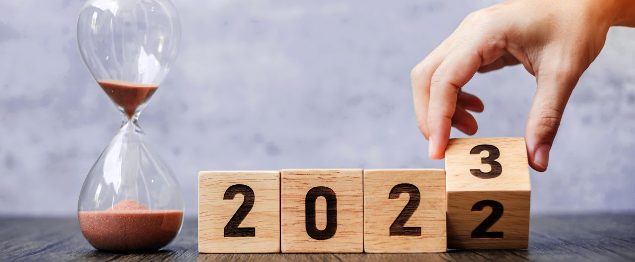 hour glass with sand and blocks that read 2023