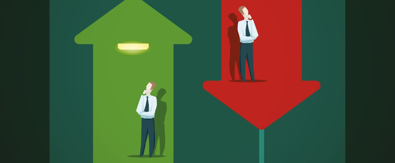 A large green arrow pointing up with a cartoon man thinking inside and next to it a large red arrow pointing down with an identical cartoon man thinking